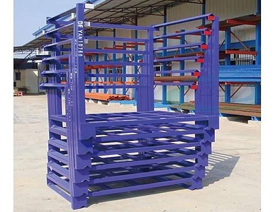 JISE demountable stacking racks (post pallets)