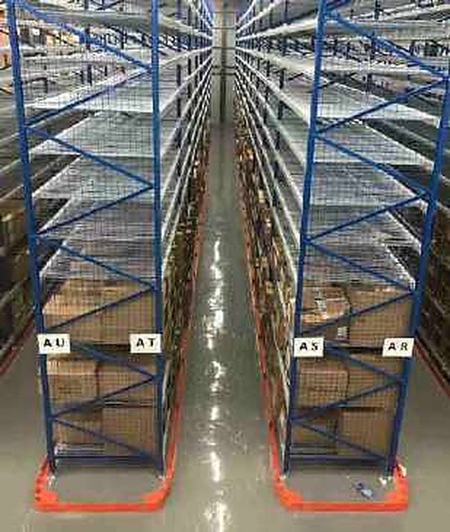 Light-duty tote shelving aisle engineered for CTU/STU robot picking